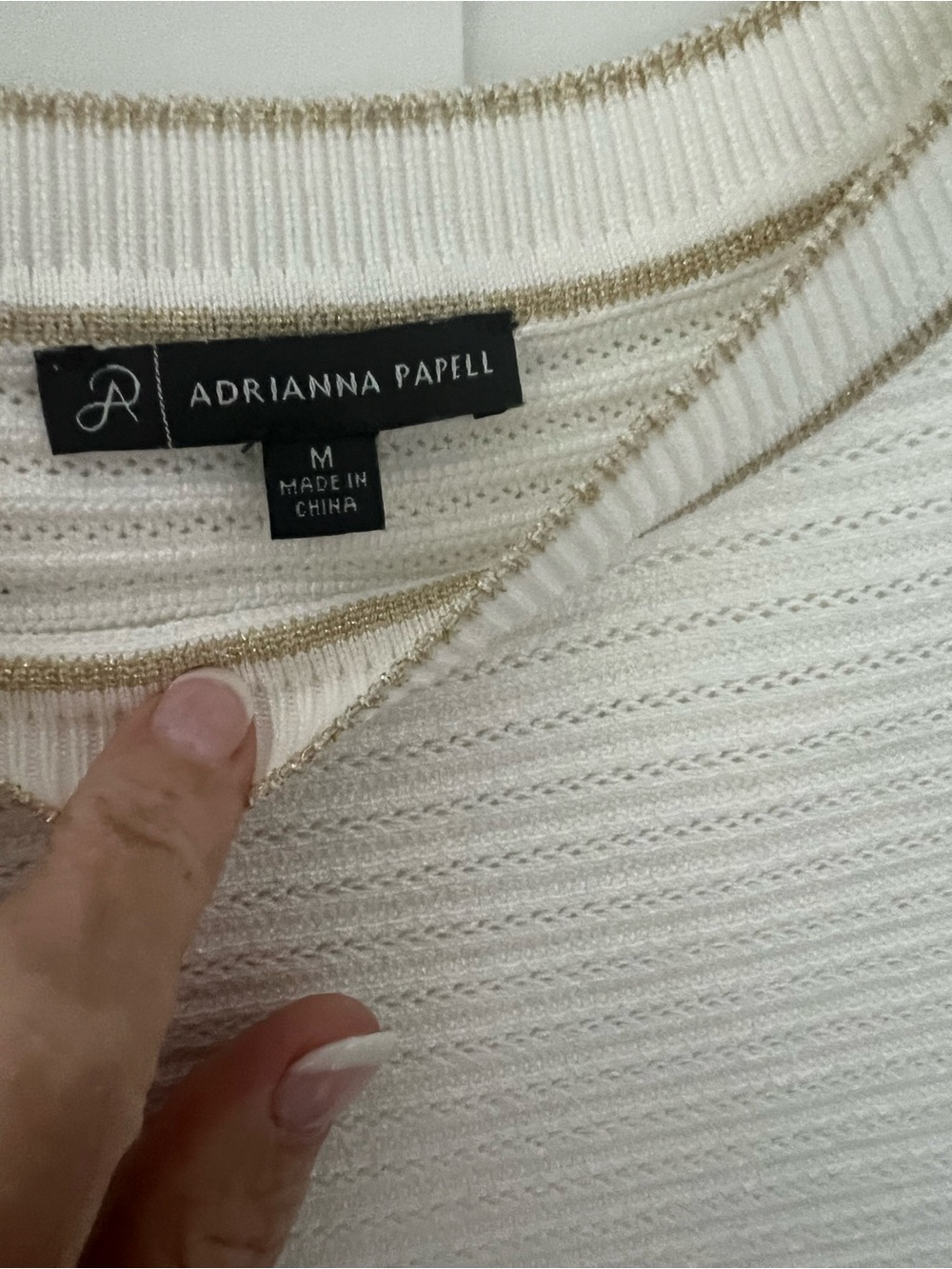 Adrianna Papell Dolman Sleeve Short Sleeve Knit Top with Gold Trim Women’s Med - Picture 3 of 12